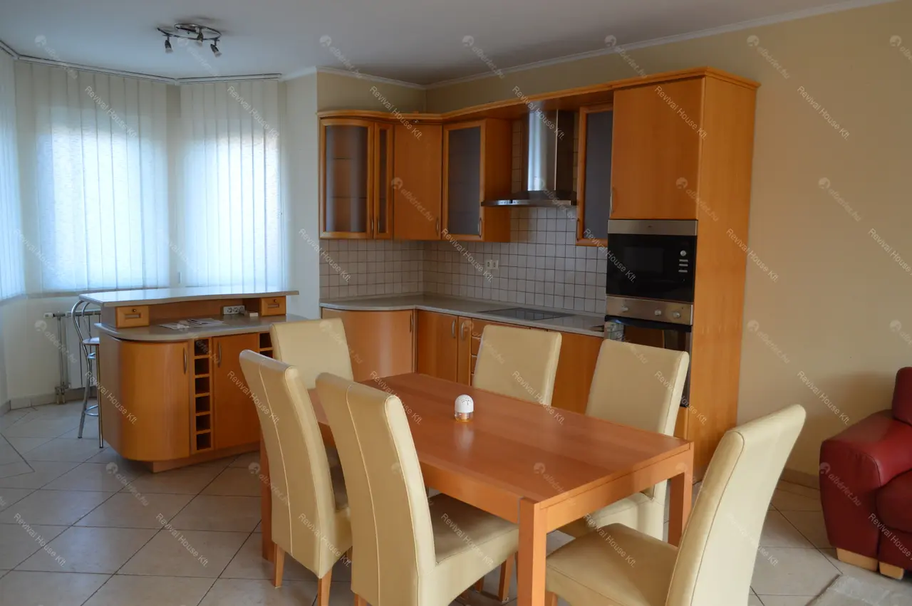 Kiadó albérlet 650000 Ft/hó áron: Budapest, XVIII. kerület  Bókay Árpád utca. Mérete: 280 nm, 8 szobás | Alberlet.hu - 4679931