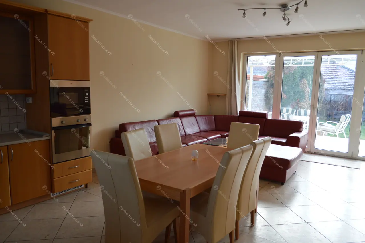 Kiadó albérlet 650000 Ft/hó áron: Budapest, XVIII. kerület  Bókay Árpád utca. Mérete: 280 nm, 8 szobás | Alberlet.hu - 4679932