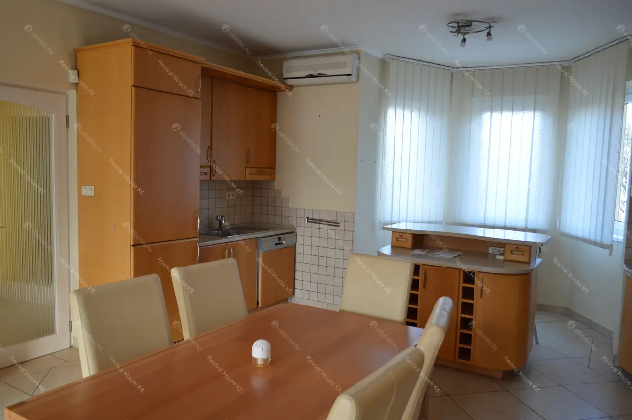 Kiadó albérlet 650000 Ft/hó áron: Budapest, XVIII. kerület  Bókay Árpád utca. Mérete: 280 nm, 8 szobás | Alberlet.hu - 4679933