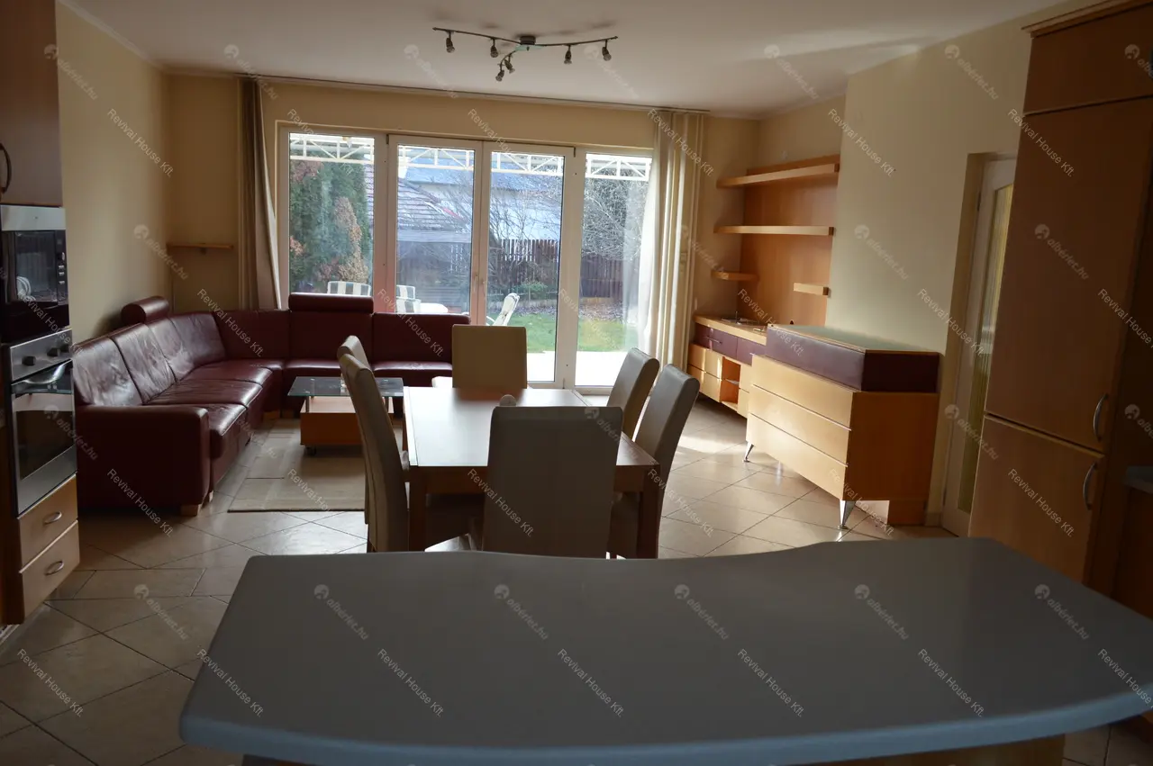 Kiadó albérlet 650000 Ft/hó áron: Budapest, XVIII. kerület  Bókay Árpád utca. Mérete: 280 nm, 8 szobás | Alberlet.hu - 4679934