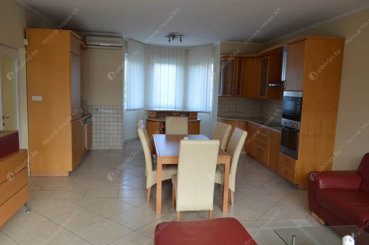 Kiadó albérlet 650000 Ft/hó áron: Budapest, XVIII. kerület  Bókay Árpád utca. Mérete: 280 nm, 8 szobás | Alberlet.hu - 4679935