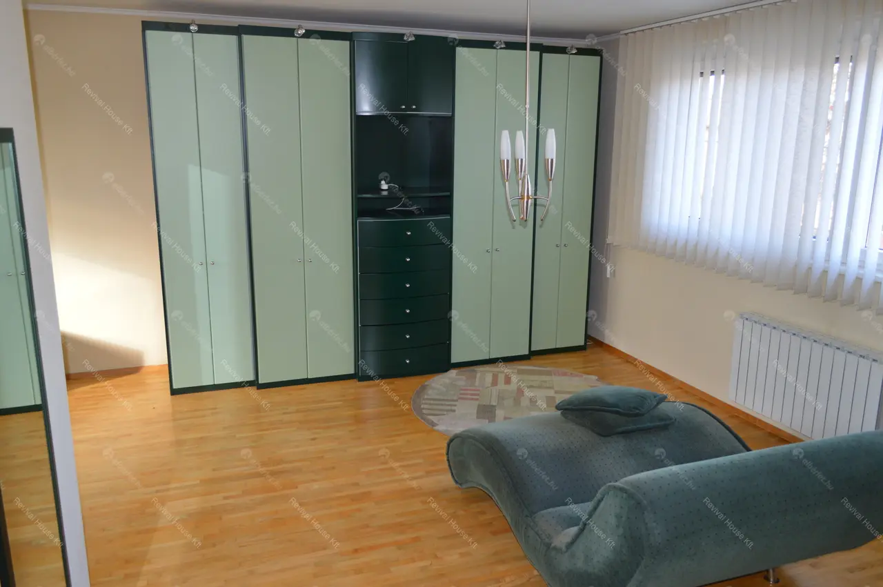 Kiadó albérlet 650000 Ft/hó áron: Budapest, XVIII. kerület  Bókay Árpád utca. Mérete: 280 nm, 8 szobás | Alberlet.hu - 4679944