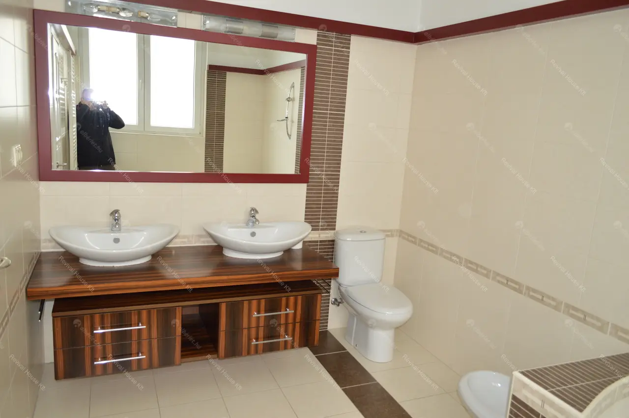 Kiadó albérlet 650000 Ft/hó áron: Budapest, XVIII. kerület  Bókay Árpád utca. Mérete: 280 nm, 8 szobás | Alberlet.hu - 4679946