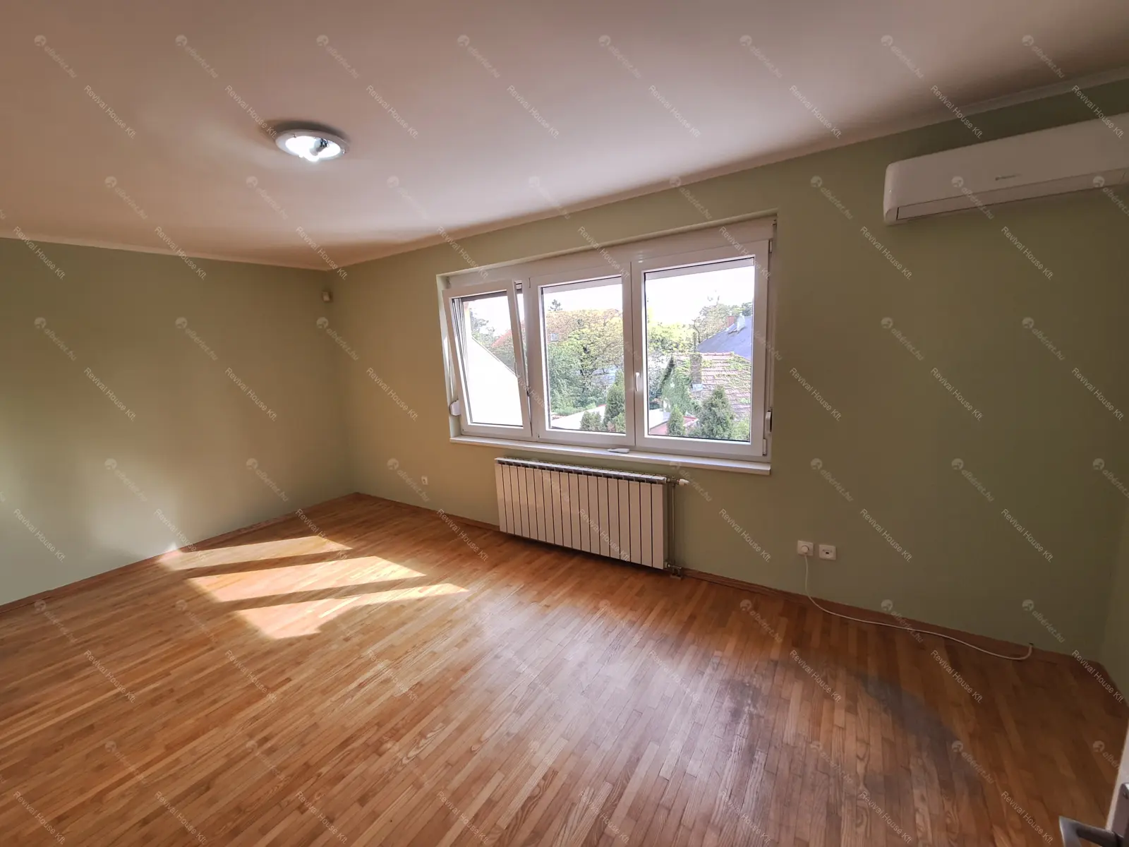 Kiadó albérlet 650000 Ft/hó áron: Budapest, XVIII. kerület  Bókay Árpád utca. Mérete: 280 nm, 8 szobás | Alberlet.hu - 6705653