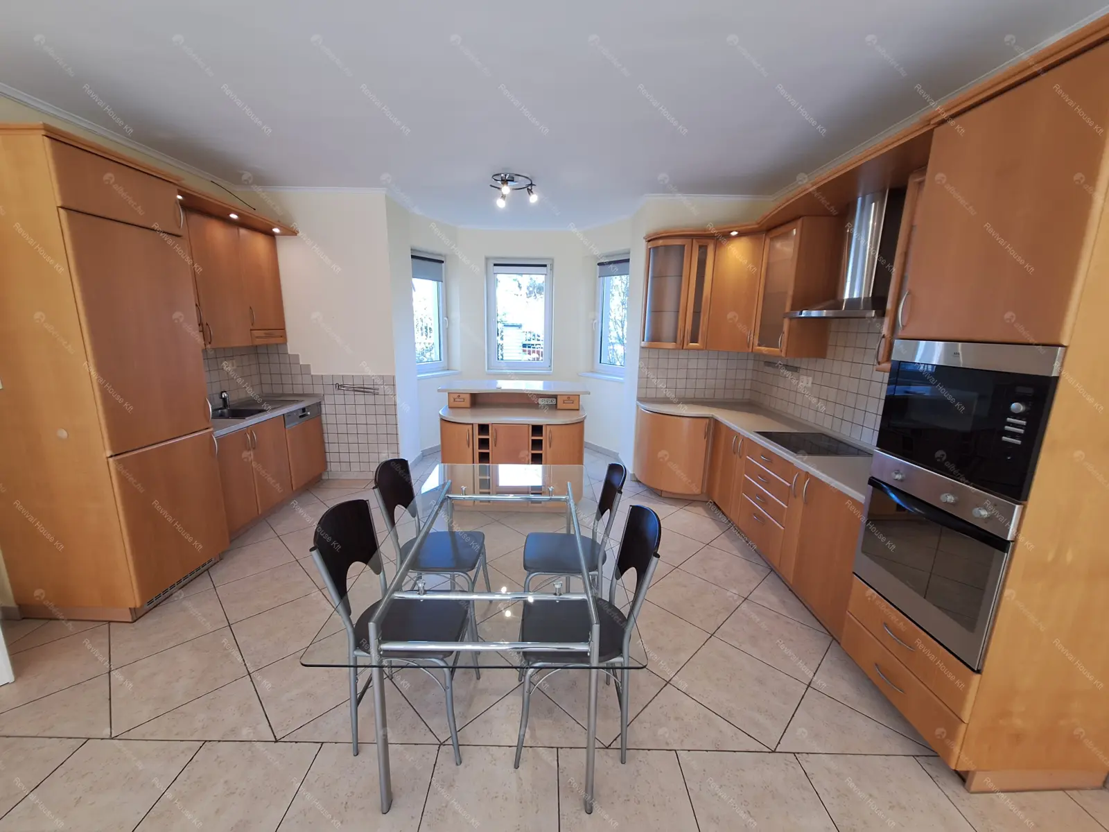 Kiadó albérlet 650000 Ft/hó áron: Budapest, XVIII. kerület  Bókay Árpád utca. Mérete: 280 nm, 8 szobás | Alberlet.hu - 6705668