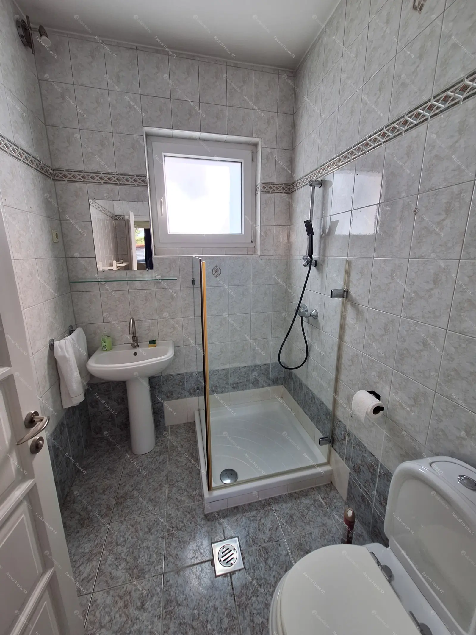 Kiadó albérlet 650000 Ft/hó áron: Budapest, XVIII. kerület  Bókay Árpád utca. Mérete: 280 nm, 8 szobás | Alberlet.hu - 6705675