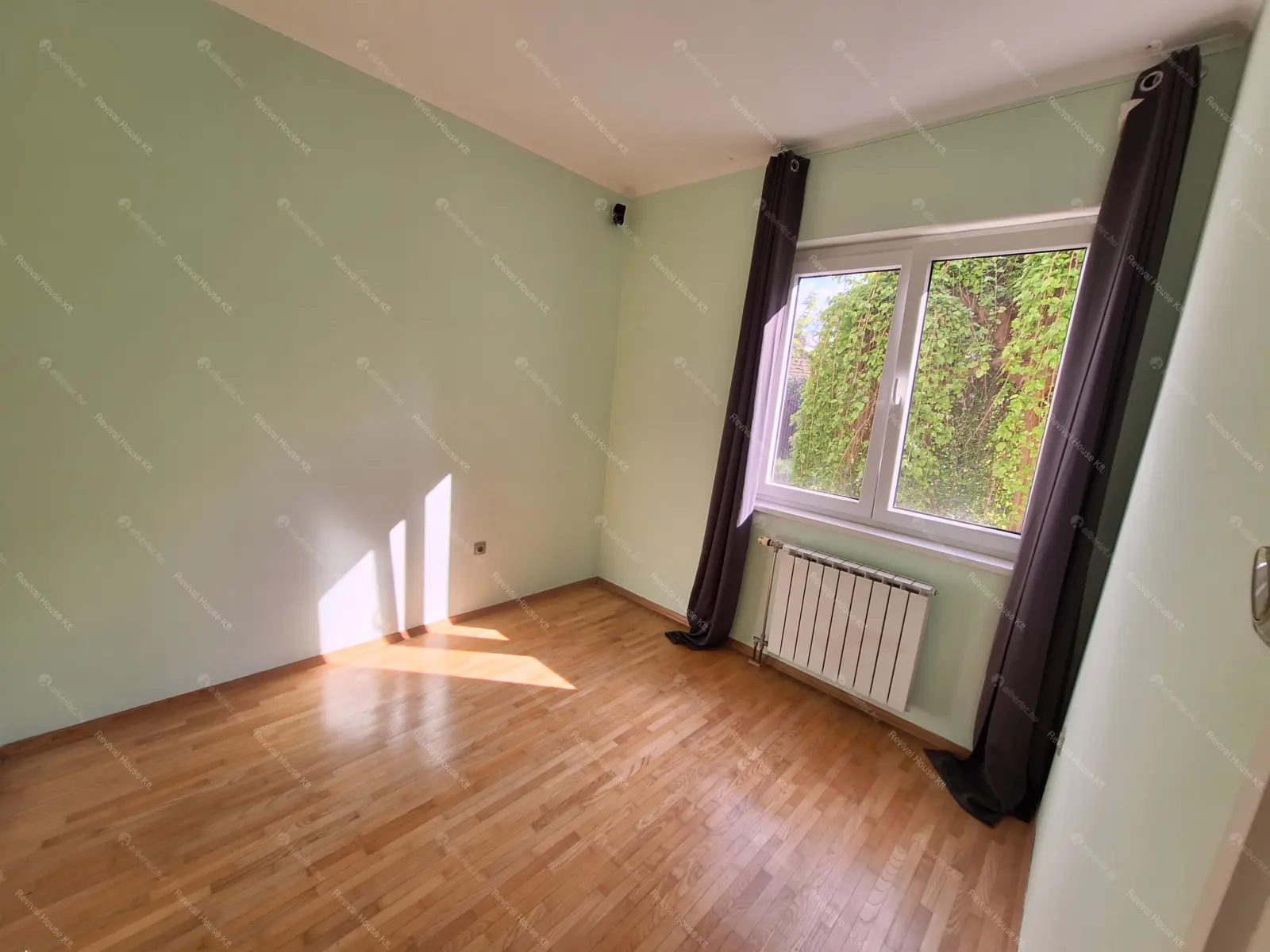 Kiadó albérlet 650000 Ft/hó áron: Budapest, XVIII. kerület  Bókay Árpád utca. Mérete: 280 nm, 8 szobás | Alberlet.hu - 6705676