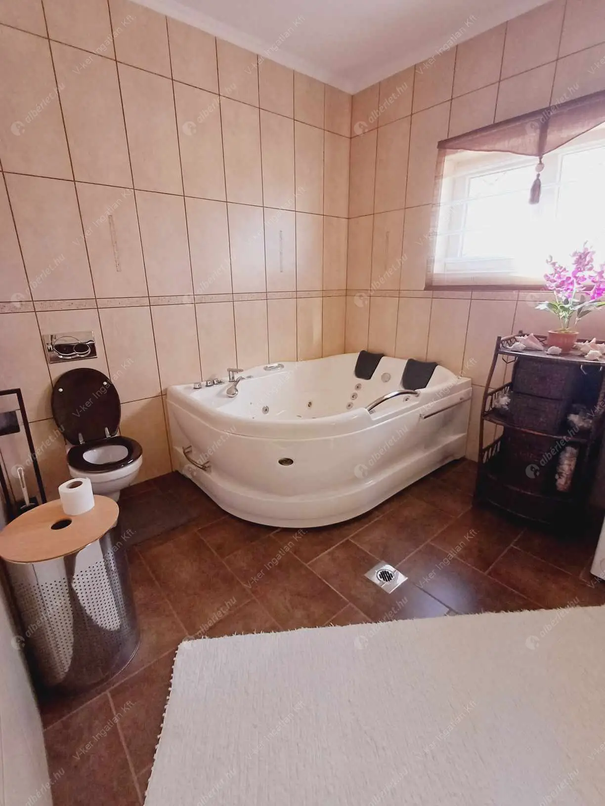 Kiadó albérlet 450000 Ft/hó áron: Budapest, XVIII. kerület  Kerékkötő . Mérete: 300 nm, 5 szobás | Alberlet.hu - 6049971