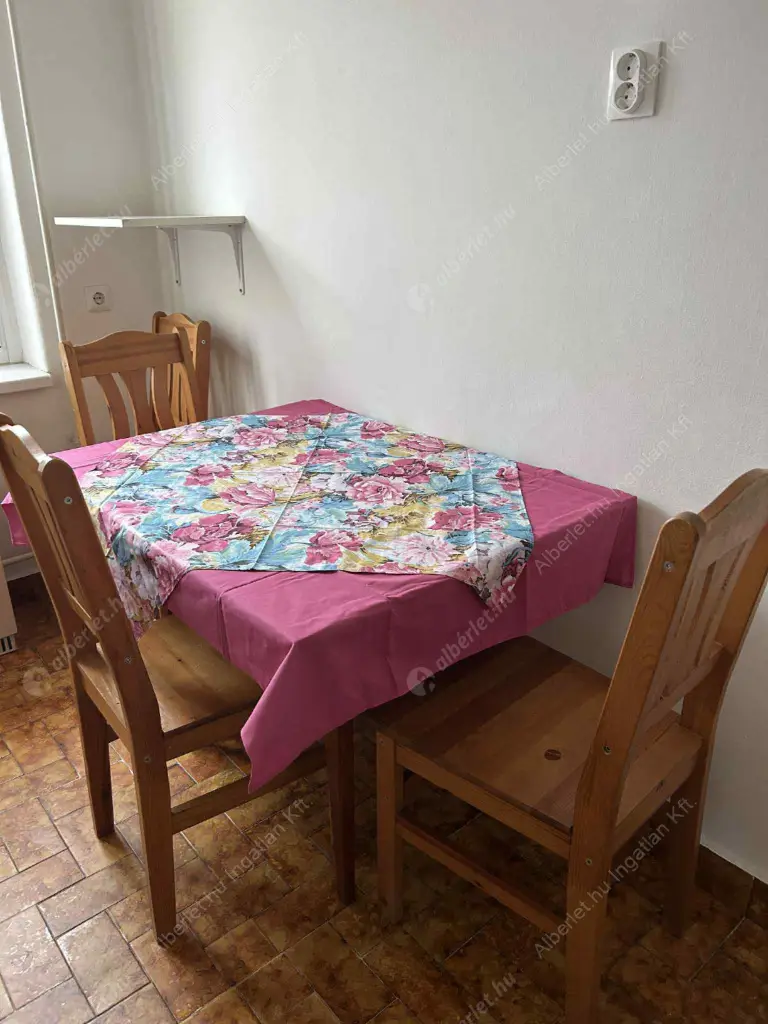 Kiadó albérlet 190000 Ft/hó áron: Budapest, XVIII. kerület  Thököly utca. Mérete: 40 nm, 1 szobás | Alberlet.hu - 6619084