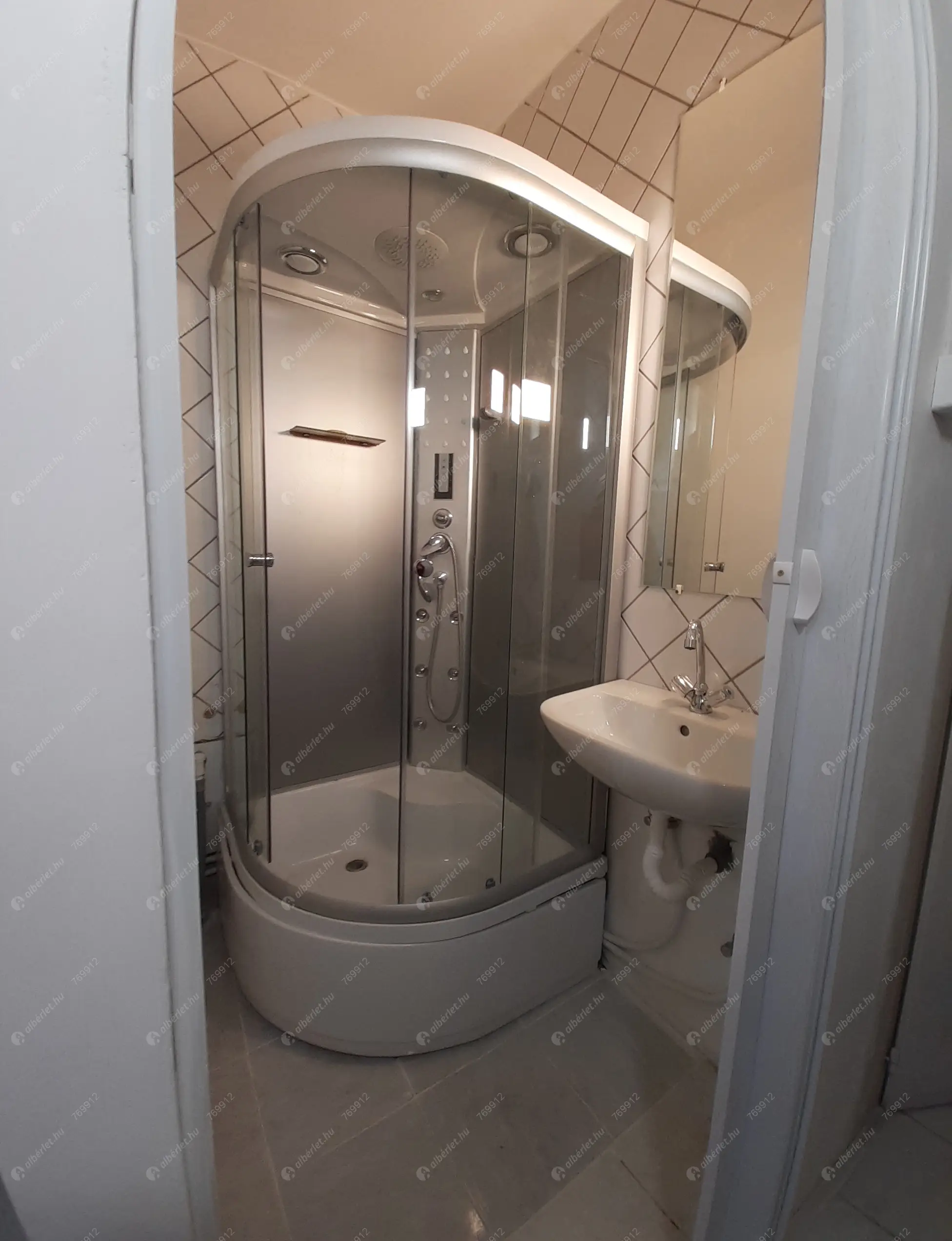 Kiadó albérlet 95000 Ft/hó áron: Budapest, XX. kerület  Bessenyei utca. Mérete: 12 nm, 1 szobás | Alberlet.hu - 6619929