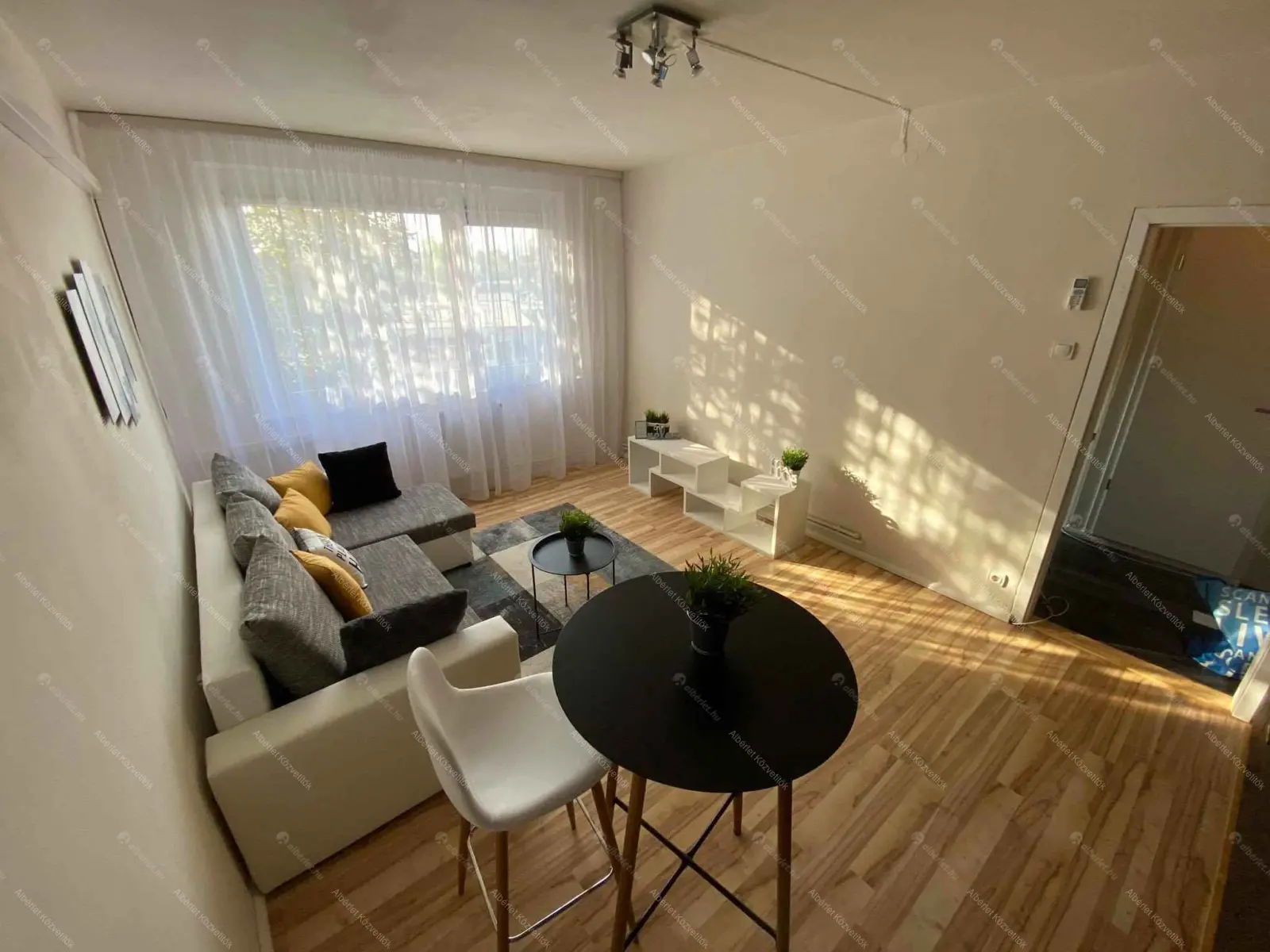 Kiadó albérlet 180000 Ft/hó áron: Budapest, XXI. kerület  Kossuth Lajos utca. Mérete: 34 nm, 1 szobás | Alberlet.hu - 6703198