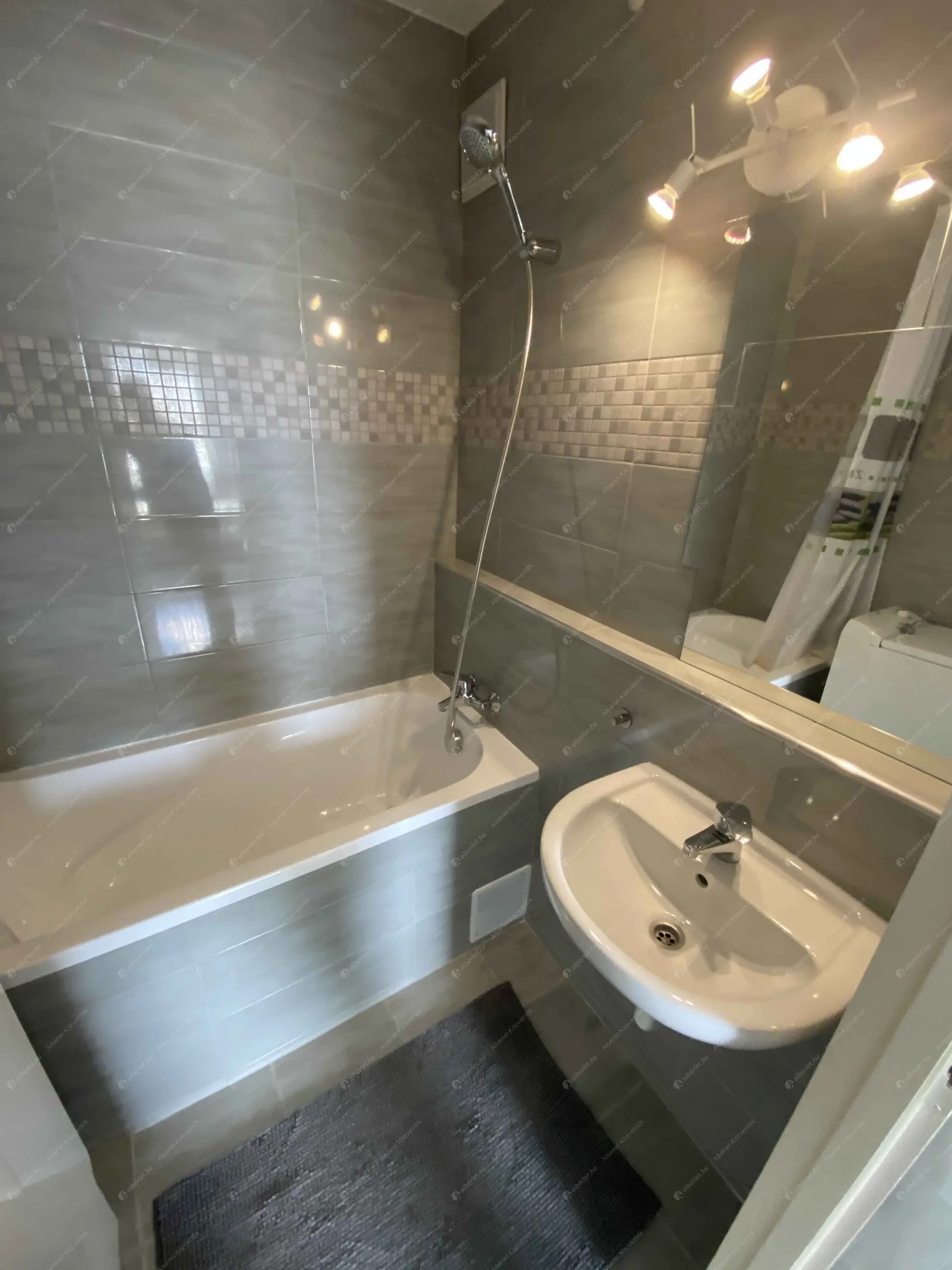 Kiadó albérlet 180000 Ft/hó áron: Budapest, XXI. kerület  Kossuth Lajos utca. Mérete: 51 nm, 2 szobás | Alberlet.hu - 6589278