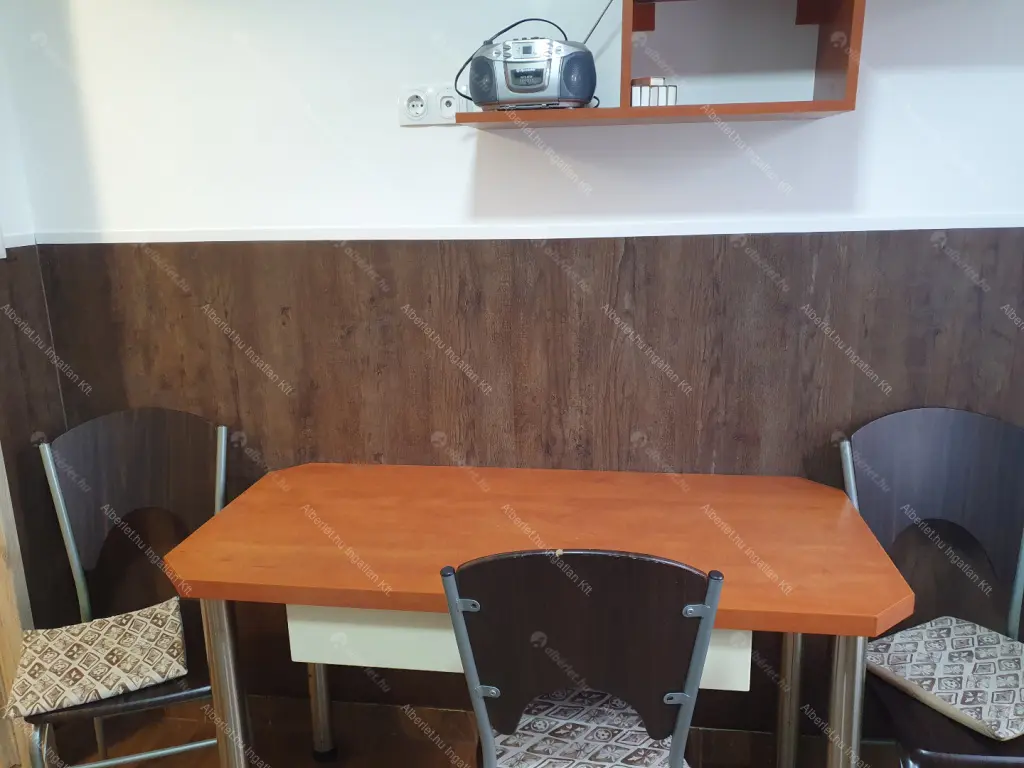 Kiadó albérlet 320000 Ft/hó áron: Budapest, XXI. kerület  Kossuth Lajos utca. Mérete: 75 nm, 3 szobás | Alberlet.hu - 6657081