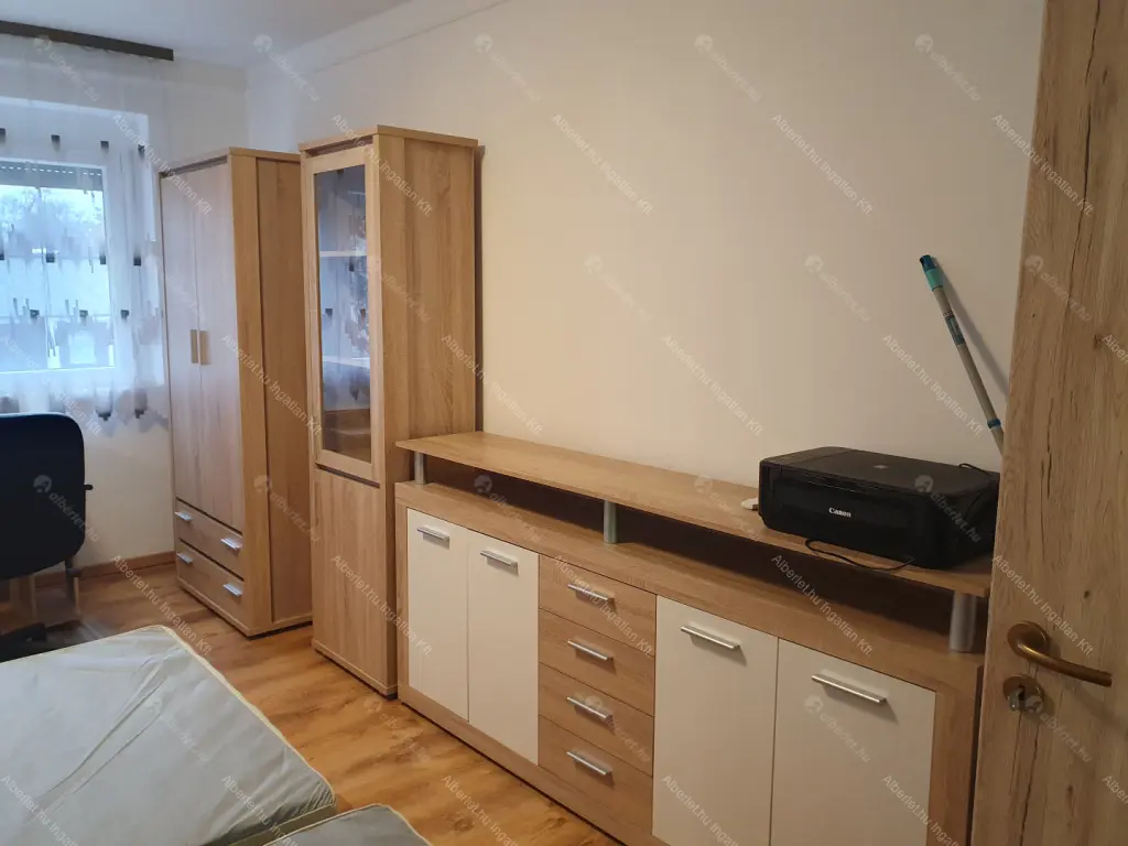 Kiadó albérlet 320000 Ft/hó áron: Budapest, XXI. kerület  Kossuth Lajos utca. Mérete: 75 nm, 3 szobás | Alberlet.hu - 6657082