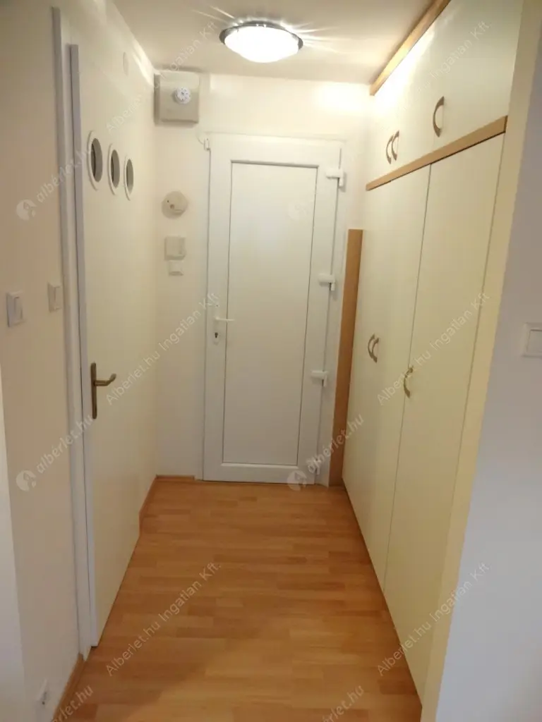 Kiadó albérlet 180000 Ft/hó áron: Budapest, XXI. kerület  Szent István út. Mérete: 24 nm, 1 szobás | Alberlet.hu - 6530794