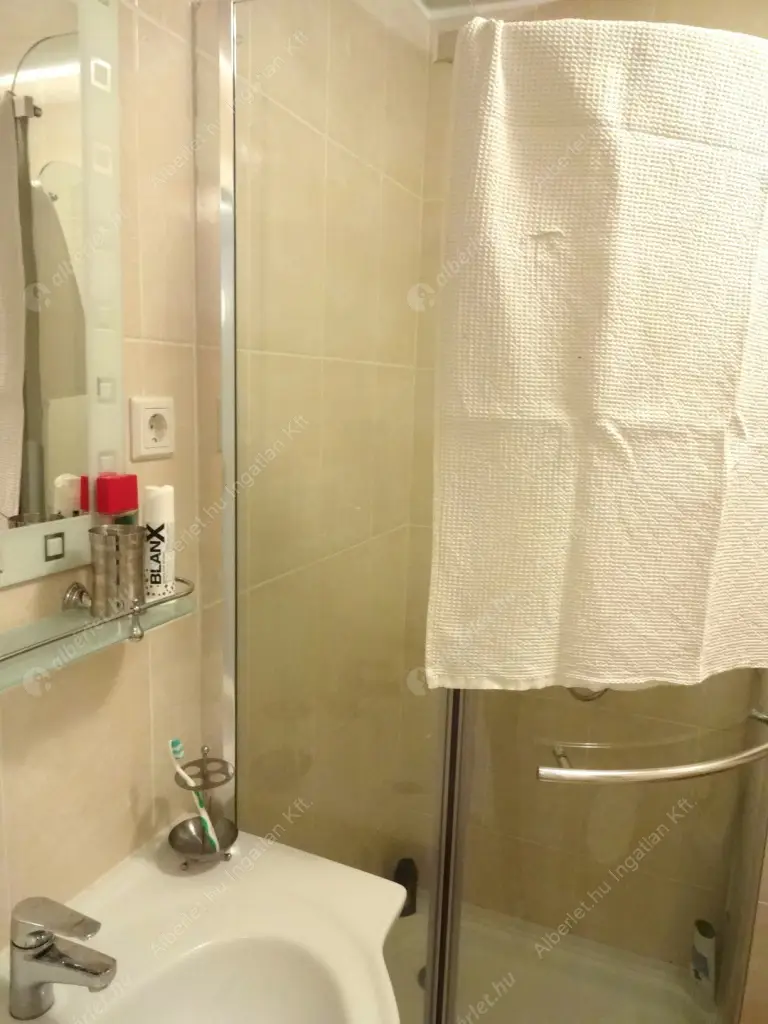 Kiadó albérlet 180000 Ft/hó áron: Budapest, XXI. kerület  Szent István út. Mérete: 24 nm, 1 szobás | Alberlet.hu - 6530795