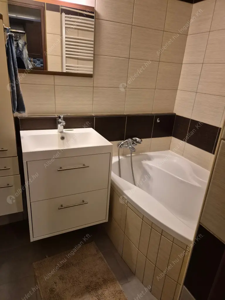 Kiadó albérlet 250000 Ft/hó áron: Budapest, XXII. kerület  Kossuth Lajos utca. Mérete: 47 nm, 3 szobás | Alberlet.hu - 6600625