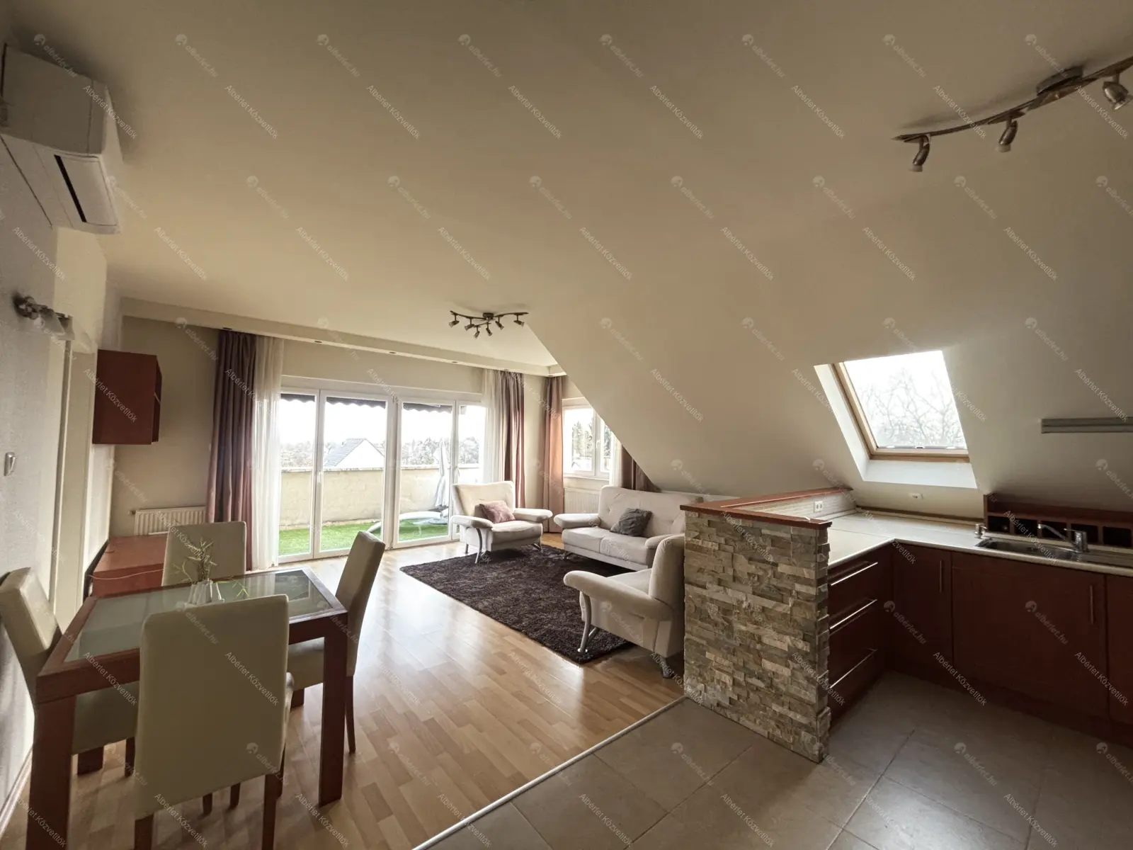 Kiadó albérlet 380000 Ft/hó áron: Budapest, XXII. kerület  XIII. utca. Mérete: 93 nm, 2 szobás | Alberlet.hu - 6673718