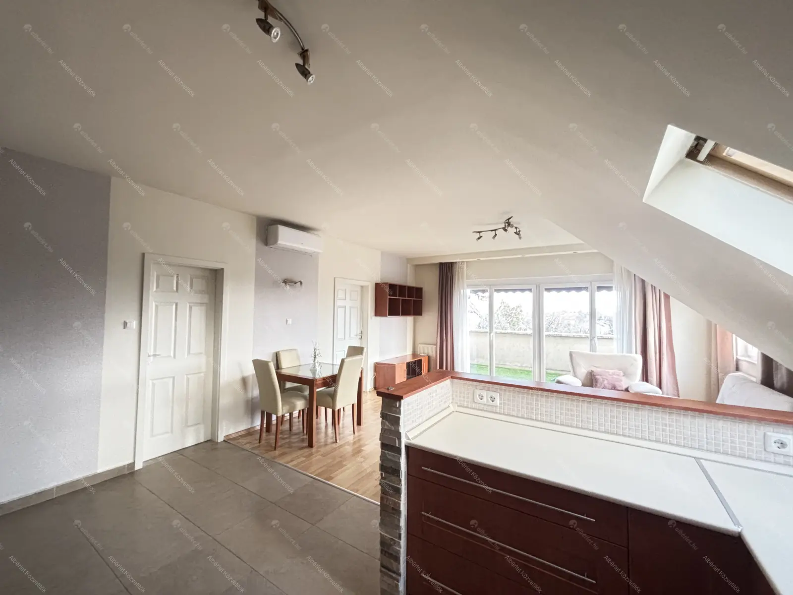 Kiadó albérlet 380000 Ft/hó áron: Budapest, XXII. kerület  XIII. utca. Mérete: 93 nm, 2 szobás | Alberlet.hu - 6673720