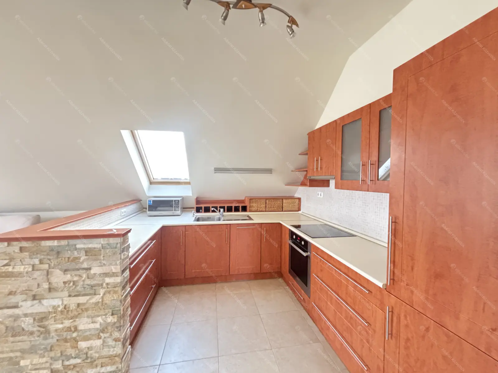 Kiadó albérlet 380000 Ft/hó áron: Budapest, XXII. kerület  XIII. utca. Mérete: 93 nm, 2 szobás | Alberlet.hu - 6673721