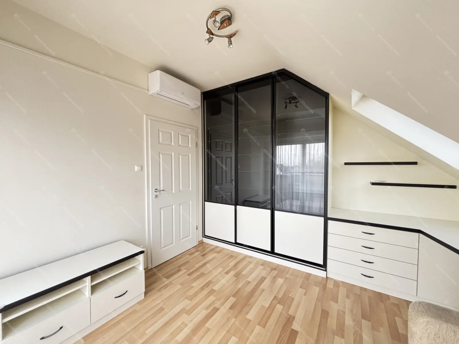 Kiadó albérlet 380000 Ft/hó áron: Budapest, XXII. kerület  XIII. utca. Mérete: 93 nm, 2 szobás | Alberlet.hu - 6673736