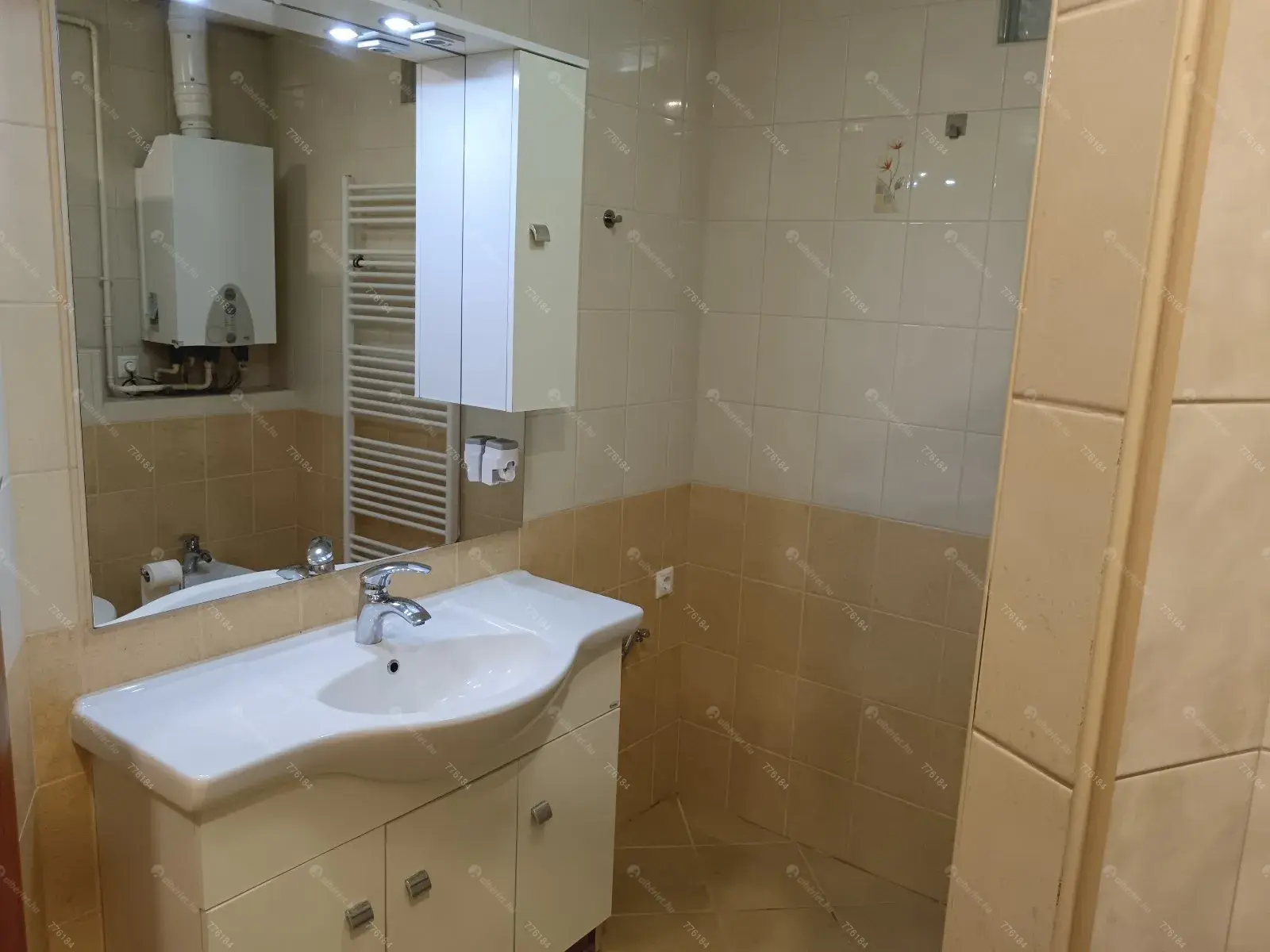 Kiadó albérlet 280000 Ft/hó áron: Dunakeszi,  Kossuth Lajos  . Mérete: 60 nm, 1 szobás | Alberlet.hu - 6681213