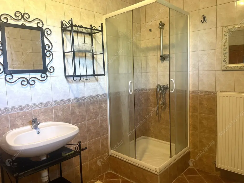 Kiadó albérlet 490000 Ft/hó áron: Érd,  István utca. Mérete: 165 nm, 5 szobás | Alberlet.hu - 6587196