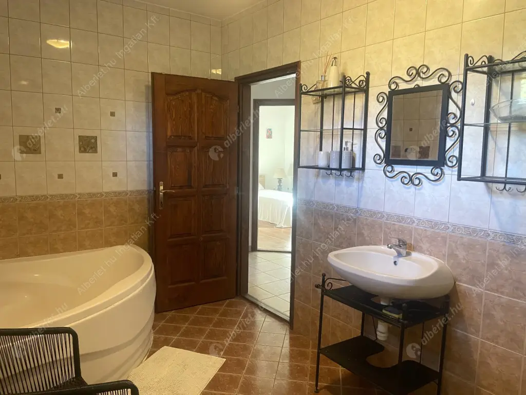 Kiadó albérlet 490000 Ft/hó áron: Érd,  István utca. Mérete: 165 nm, 5 szobás | Alberlet.hu - 6587197