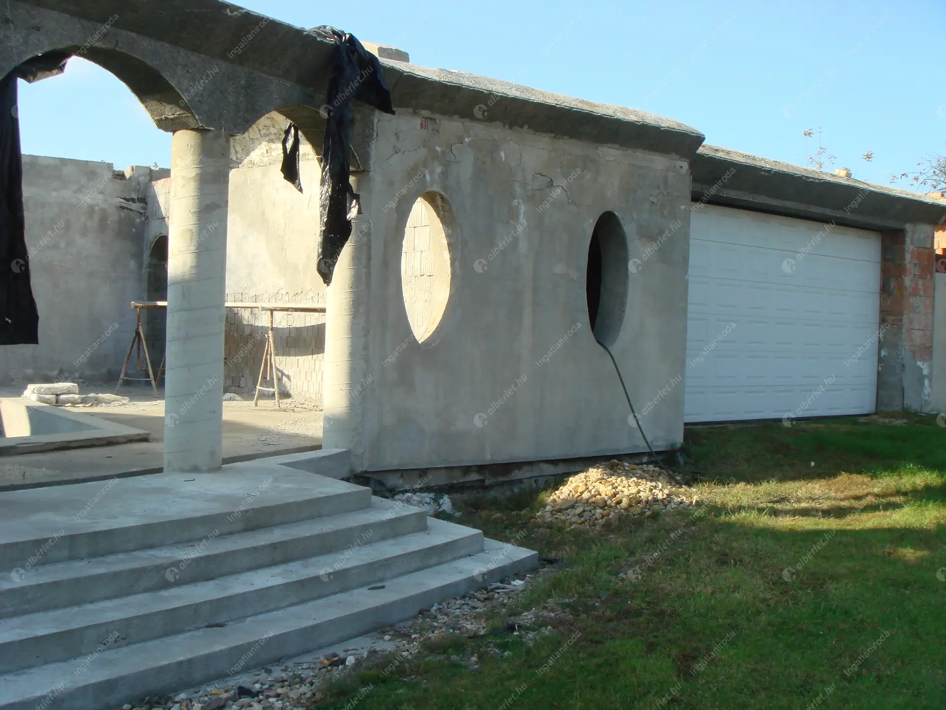 Kiadó albérlet 750000 Ft/hó áron: Fót,  Sport utca. Mérete: 330 nm, 6 szobás | Alberlet.hu - 5830603