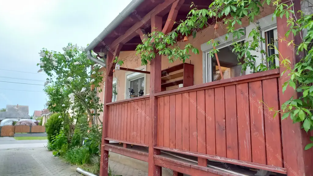 Kiadó albérlet 260000 Ft/hó áron: Galgahévíz,  Mikszáth Kálmán utca. Mérete: 140 nm, 5 szobás | Alberlet.hu - 6688487