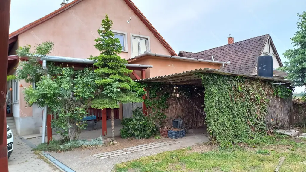 Kiadó albérlet 260000 Ft/hó áron: Galgahévíz,  Mikszáth Kálmán utca. Mérete: 140 nm, 5 szobás | Alberlet.hu - 6688489