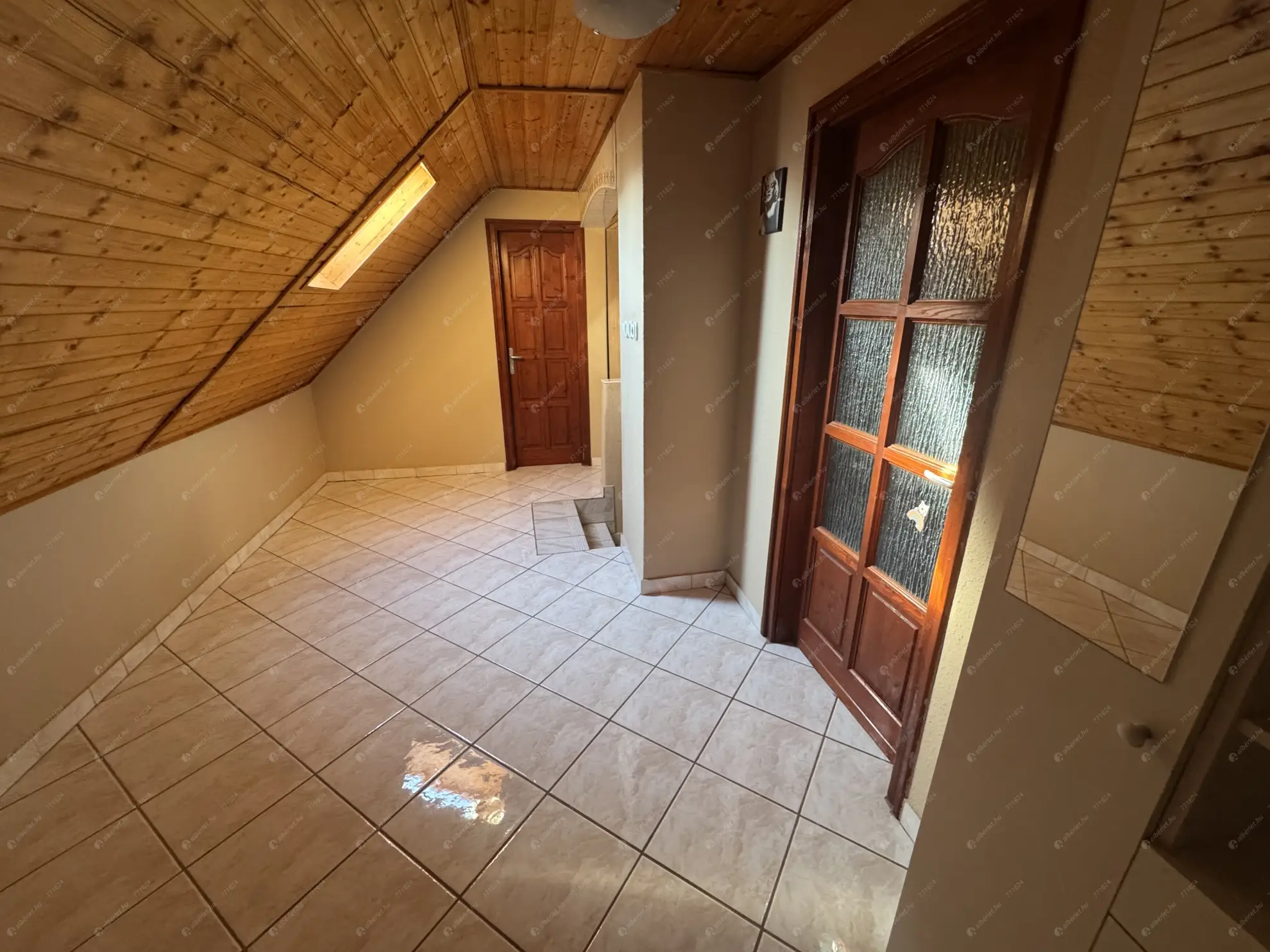 Kiadó albérlet 260000 Ft/hó áron: Kápolnásnyék,   Kutas sor . Mérete: 160 nm, 3 szobás | Alberlet.hu - 6594236