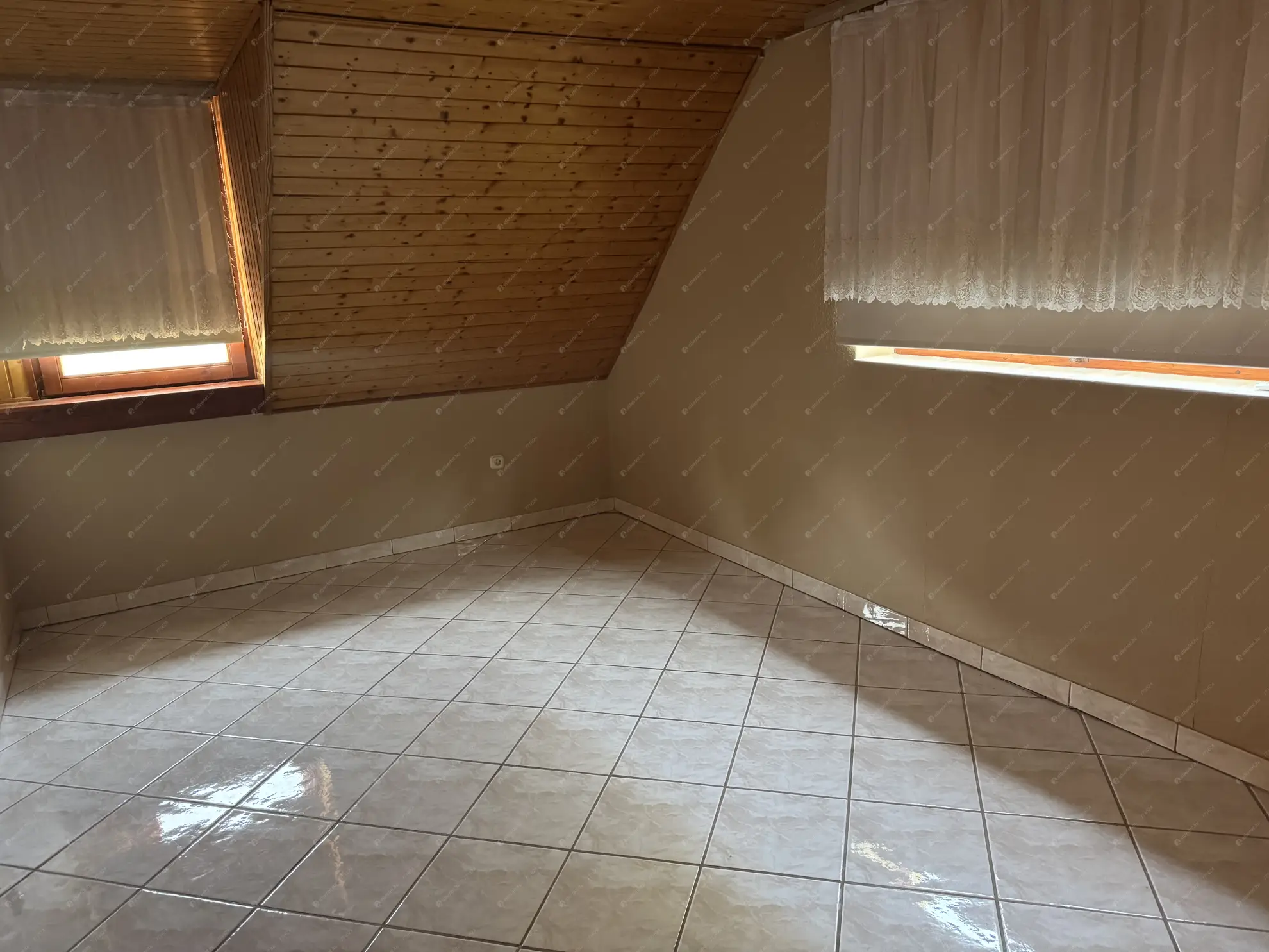 Kiadó albérlet 260000 Ft/hó áron: Kápolnásnyék,   Kutas sor . Mérete: 160 nm, 3 szobás | Alberlet.hu - 6594238