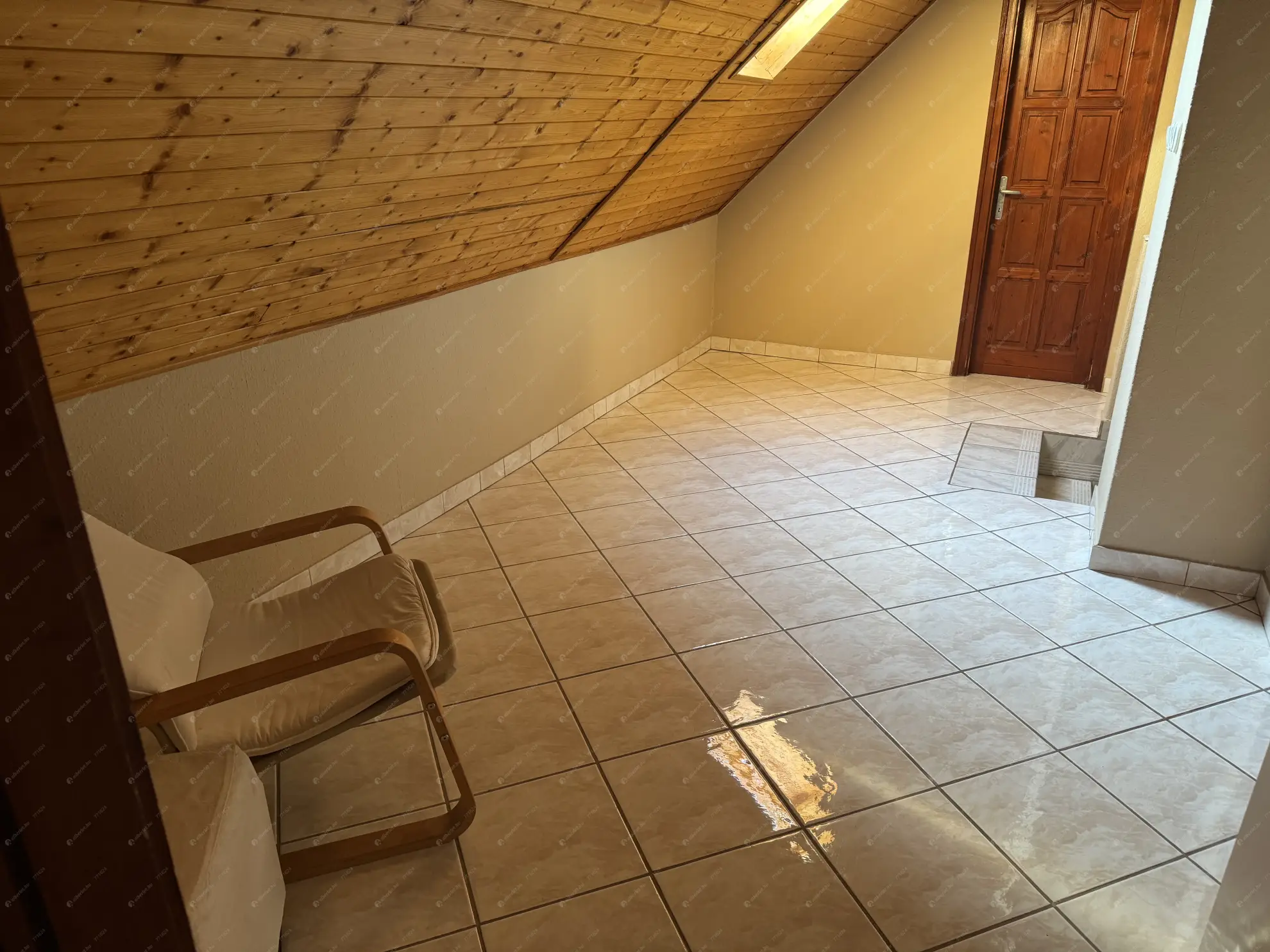 Kiadó albérlet 260000 Ft/hó áron: Kápolnásnyék,   Kutas sor . Mérete: 160 nm, 3 szobás | Alberlet.hu - 6594240