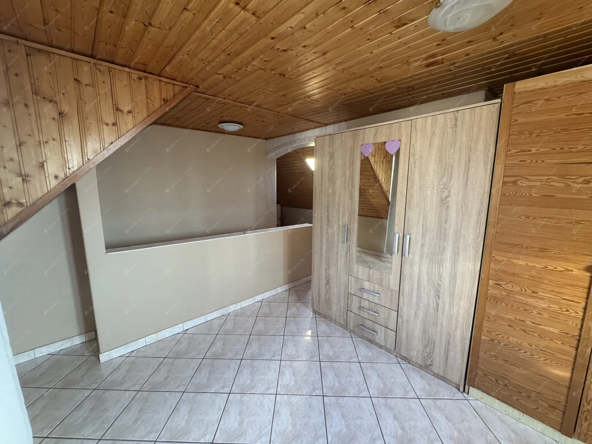 Kiadó albérlet 260000 Ft/hó áron: Kápolnásnyék,   Kutas sor . Mérete: 160 nm, 3 szobás | Alberlet.hu - 6594243