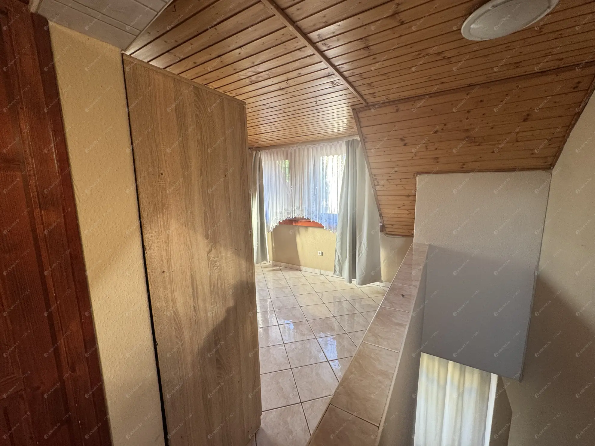 Kiadó albérlet 260000 Ft/hó áron: Kápolnásnyék,   Kutas sor . Mérete: 160 nm, 3 szobás | Alberlet.hu - 6594244