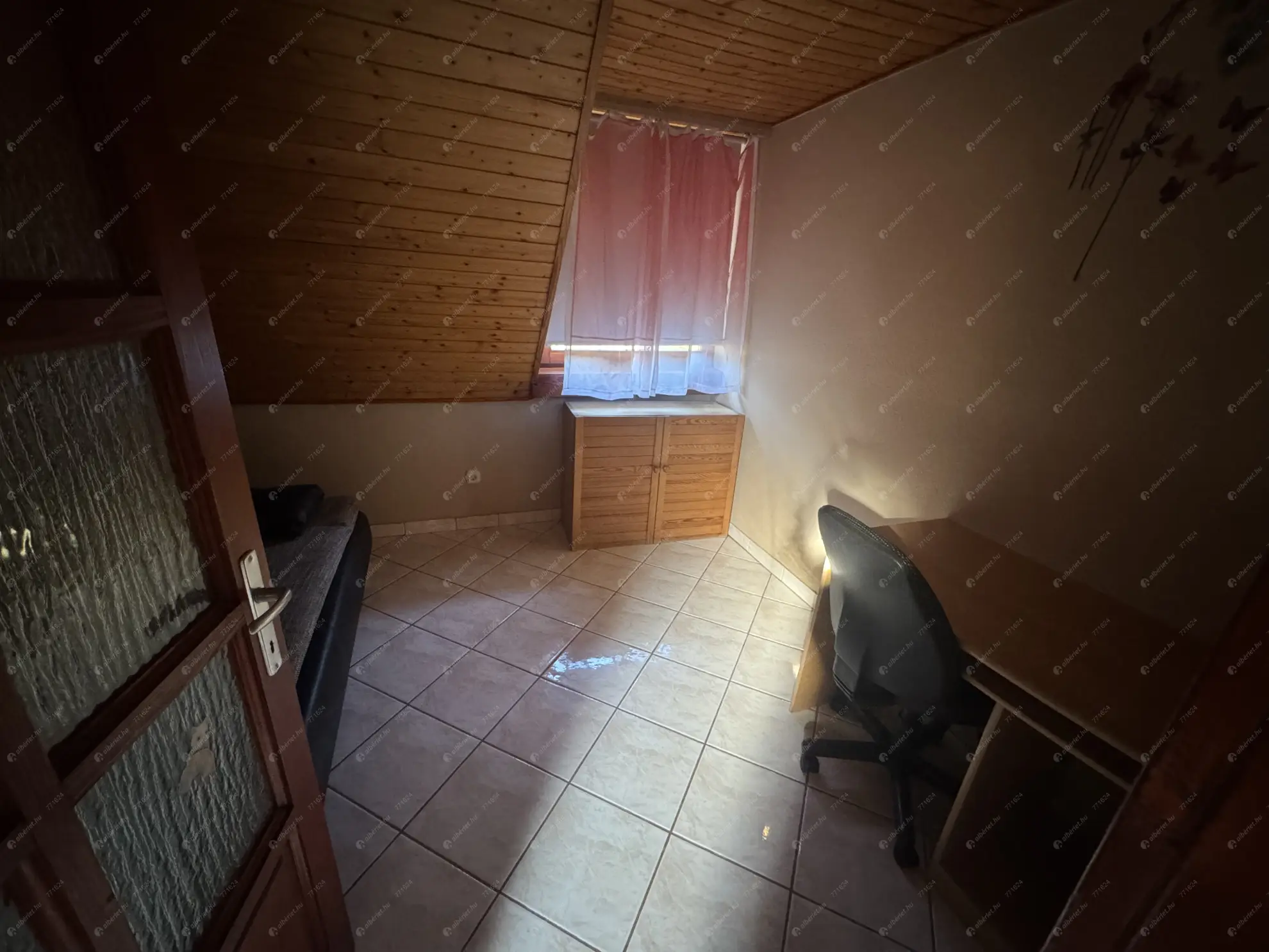 Kiadó albérlet 260000 Ft/hó áron: Kápolnásnyék,   Kutas sor . Mérete: 160 nm, 3 szobás | Alberlet.hu - 6594246