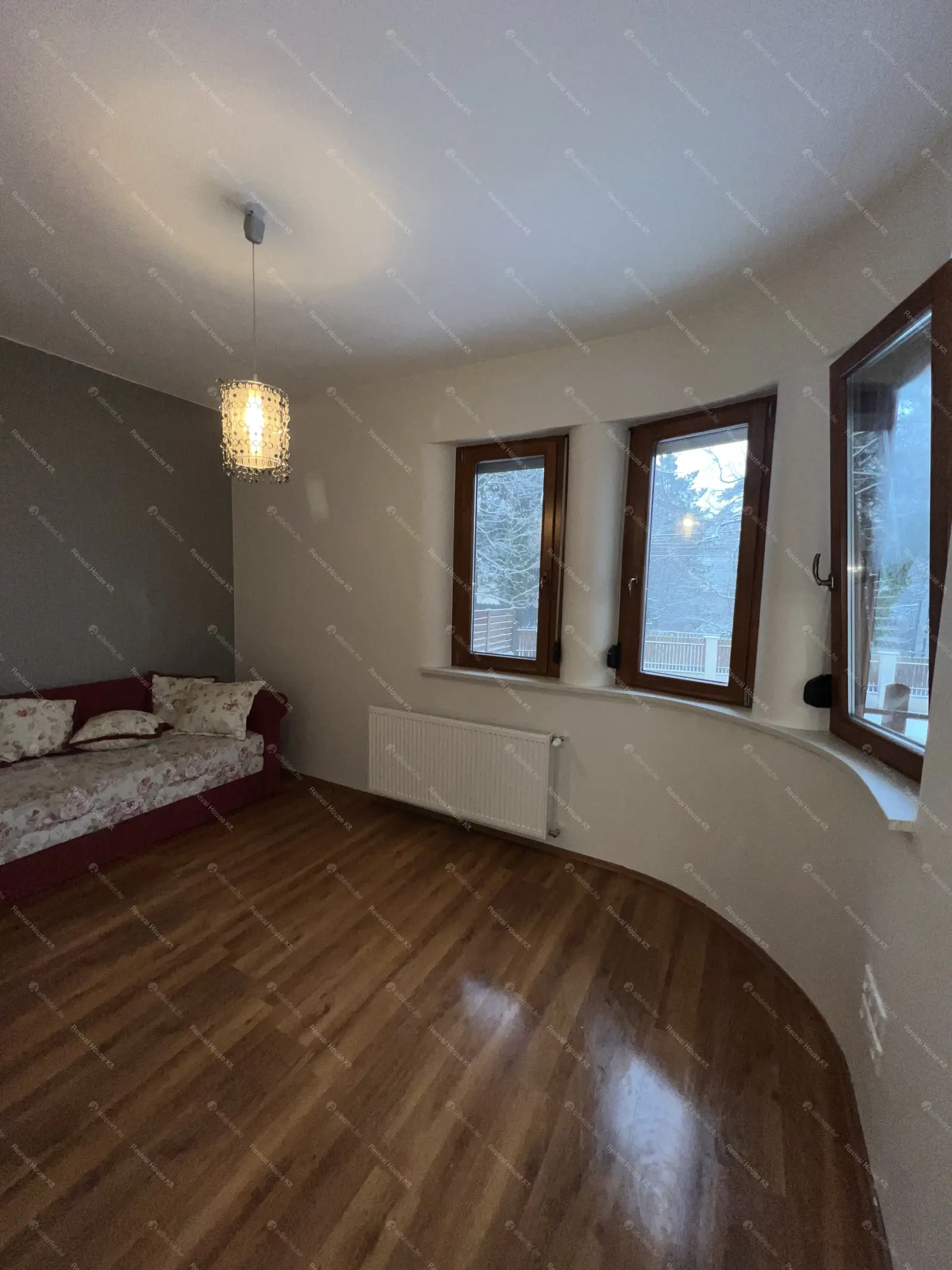 Kiadó albérlet 590000 Ft/hó áron: Leányfalu,  Pincehegyi utca . Mérete: 260 nm, 6 szobás | Alberlet.hu - 6671038