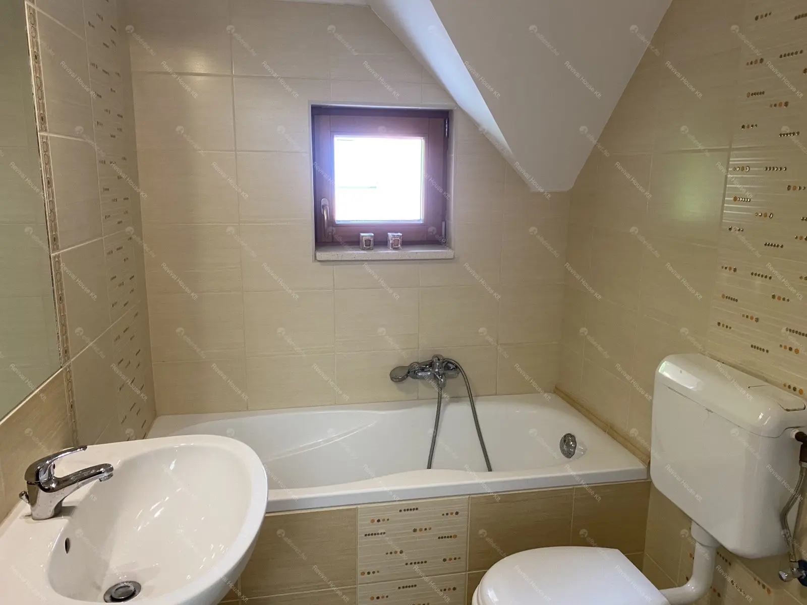 Kiadó albérlet 590000 Ft/hó áron: Leányfalu,  Pincehegyi utca . Mérete: 260 nm, 6 szobás | Alberlet.hu - 6671049