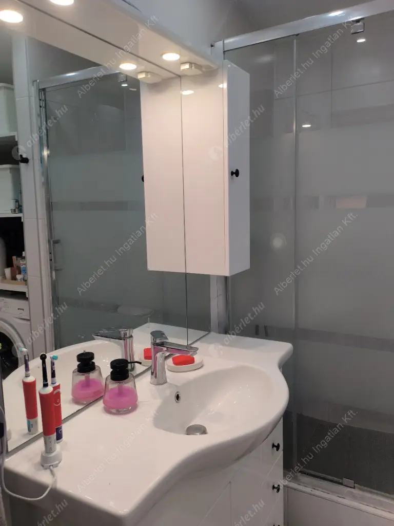 Kiadó albérlet 650000 Ft/hó áron: Nagykovácsi,  Zsíroshegyi út. Mérete: 75 nm, 3 szobás | Alberlet.hu - 6554905