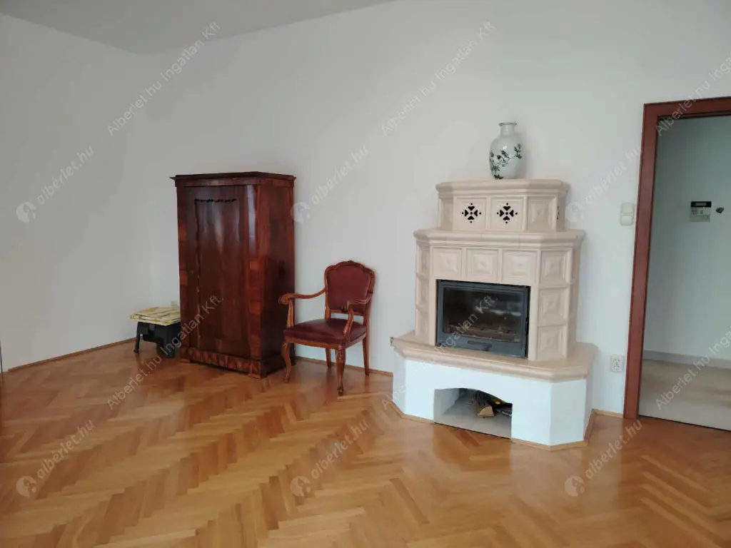 Kiadó albérlet 599000 Ft/hó áron: Remeteszőlős,  Banka utca. Mérete: 190 nm, 5 szobás | Alberlet.hu - 6568604