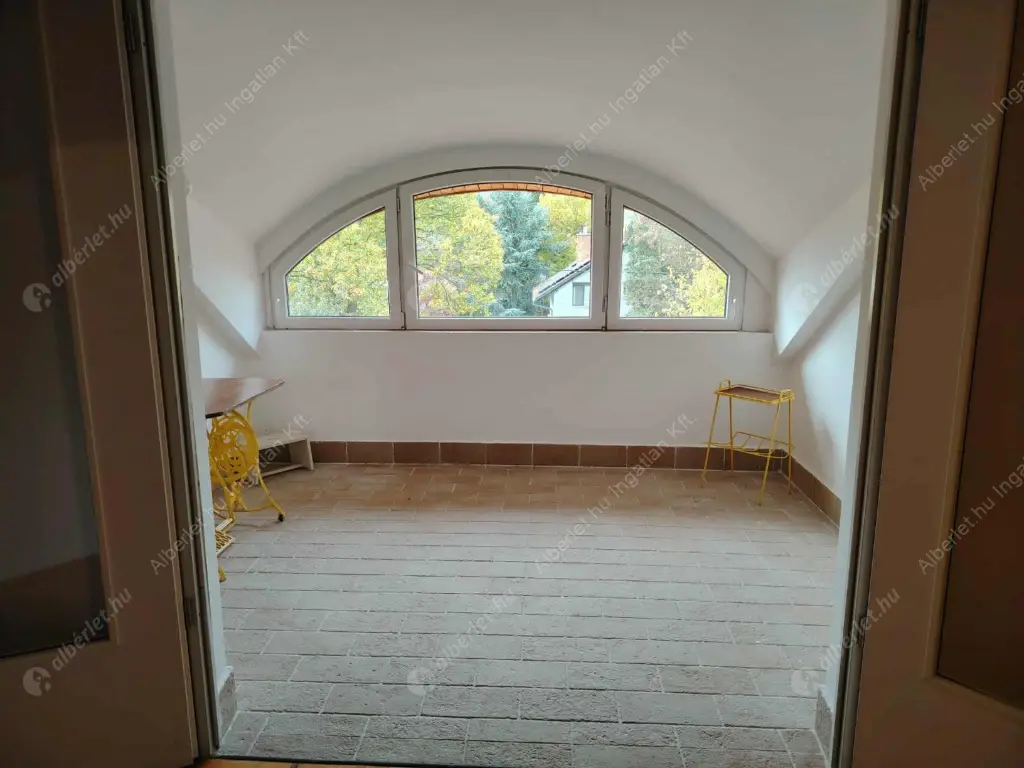 Kiadó albérlet 599000 Ft/hó áron: Remeteszőlős,  Banka utca. Mérete: 190 nm, 5 szobás | Alberlet.hu - 6568612