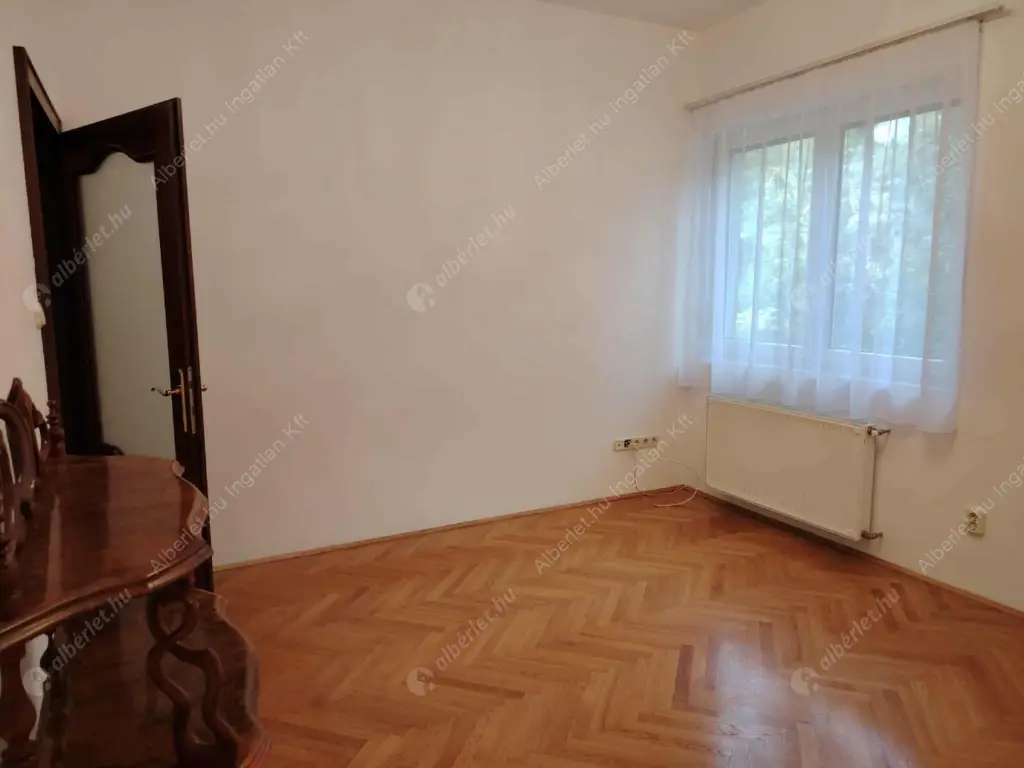 Kiadó albérlet 599000 Ft/hó áron: Remeteszőlős,  Banka utca. Mérete: 190 nm, 5 szobás | Alberlet.hu - 6568624