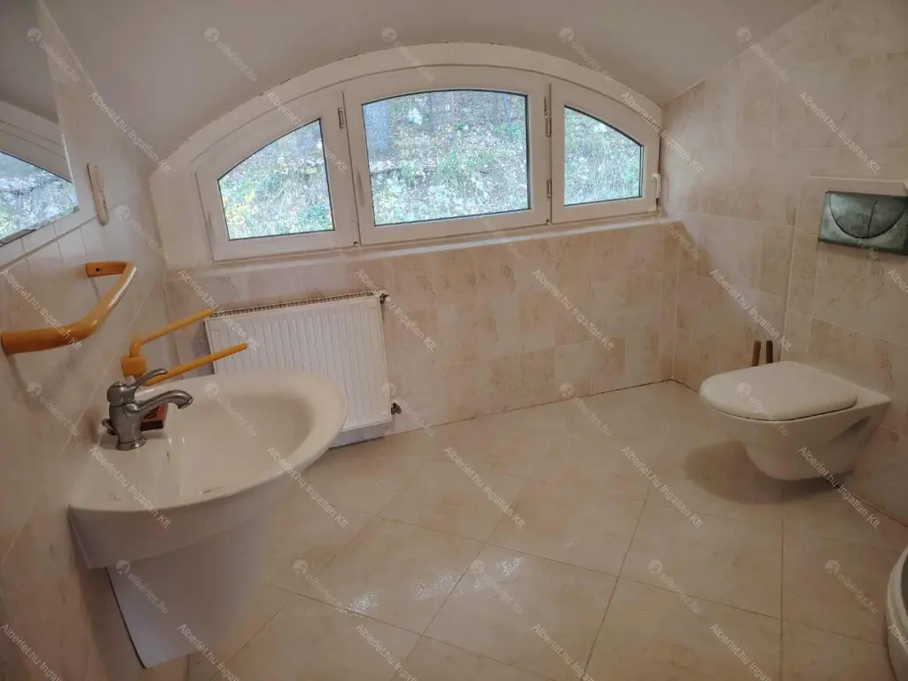 Kiadó albérlet 599000 Ft/hó áron: Remeteszőlős,  Banka utca. Mérete: 190 nm, 5 szobás | Alberlet.hu - 6641924