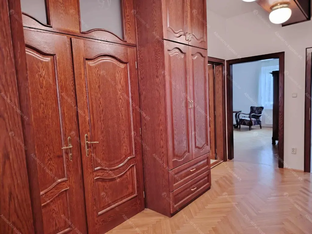 Kiadó albérlet 599000 Ft/hó áron: Remeteszőlős,  Banka utca. Mérete: 190 nm, 5 szobás | Alberlet.hu - 6641929