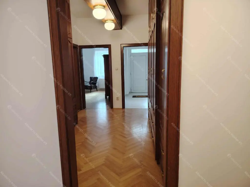 Kiadó albérlet 599000 Ft/hó áron: Remeteszőlős,  Banka utca. Mérete: 190 nm, 5 szobás | Alberlet.hu - 6641934