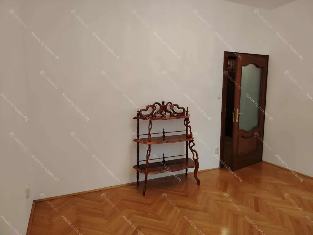 Kiadó albérlet 599000 Ft/hó áron: Remeteszőlős,  Banka utca. Mérete: 190 nm, 5 szobás | Alberlet.hu - 6641935