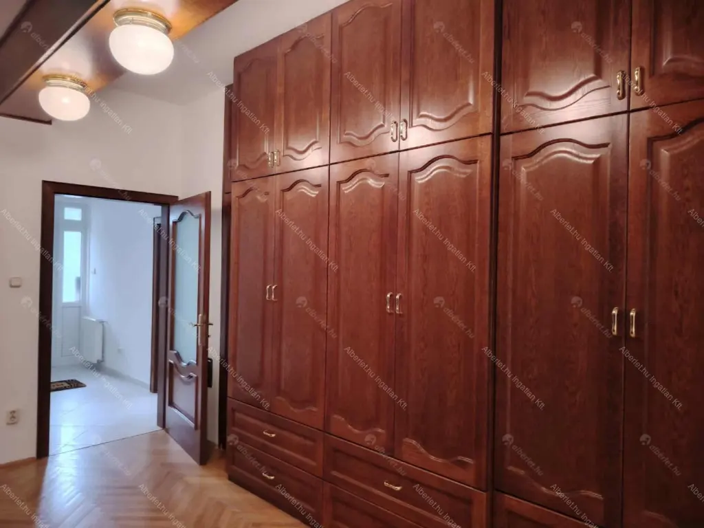 Kiadó albérlet 599000 Ft/hó áron: Remeteszőlős,  Banka utca. Mérete: 190 nm, 5 szobás | Alberlet.hu - 6641939