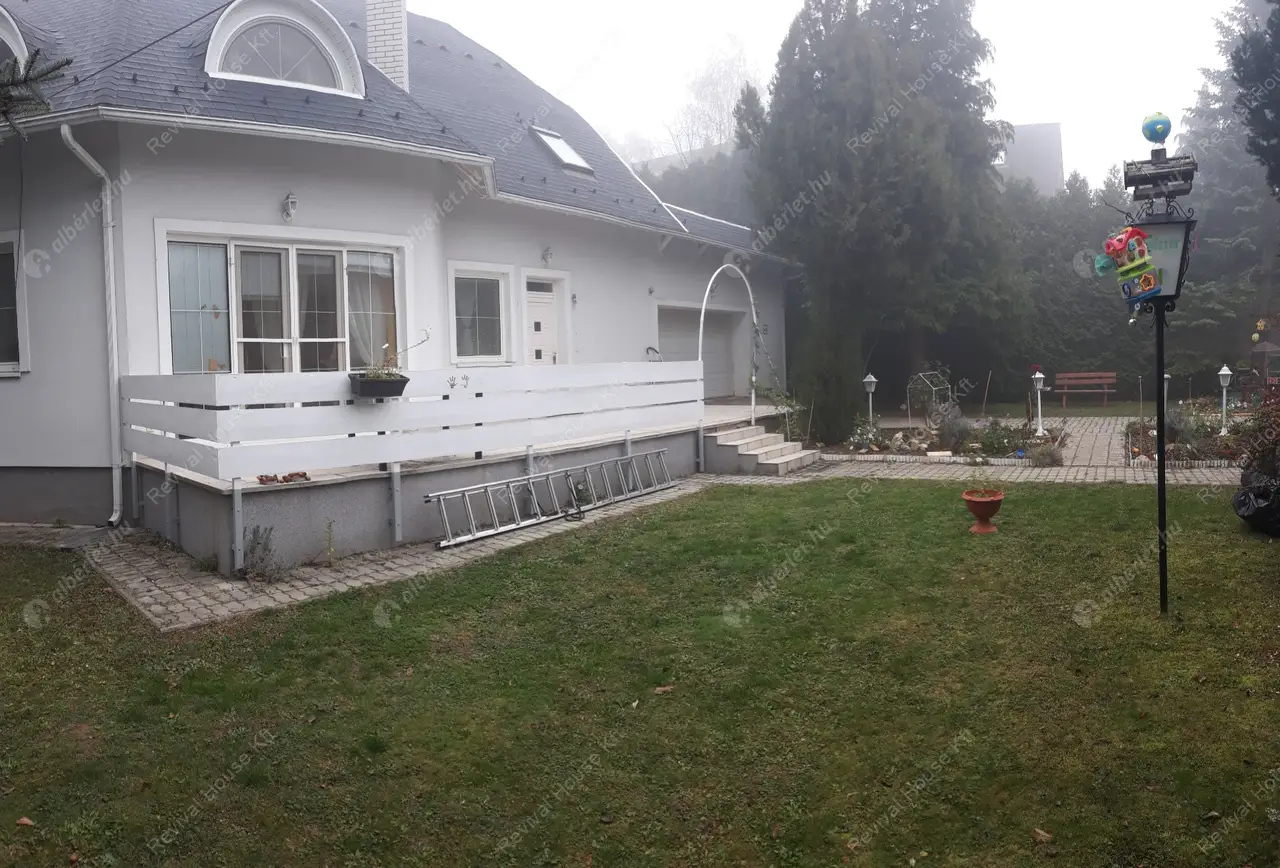 Kiadó albérlet 638000 Ft/hó áron: Remeteszőlős,  Szaturnusz utca. Mérete: 275 nm, 5 szobás | Alberlet.hu - 4508837