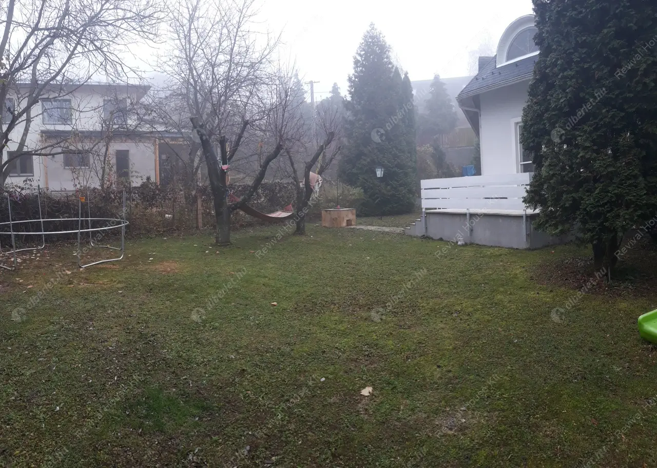 Kiadó albérlet 638000 Ft/hó áron: Remeteszőlős,  Szaturnusz utca. Mérete: 275 nm, 5 szobás | Alberlet.hu - 4508841